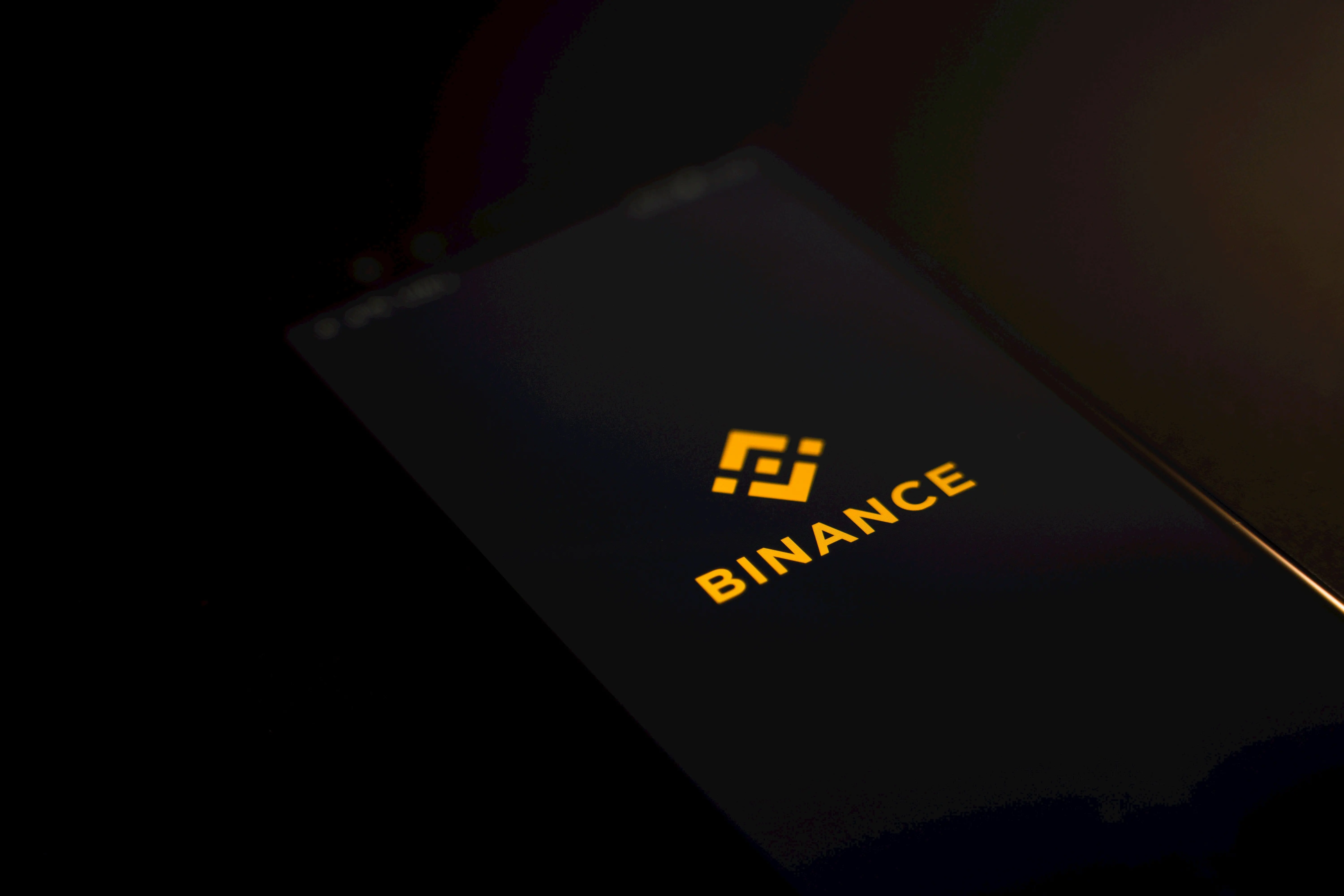 Одна з країн Африки вимагає від компанії Binance 10 мільярдів доларів: що трапилося