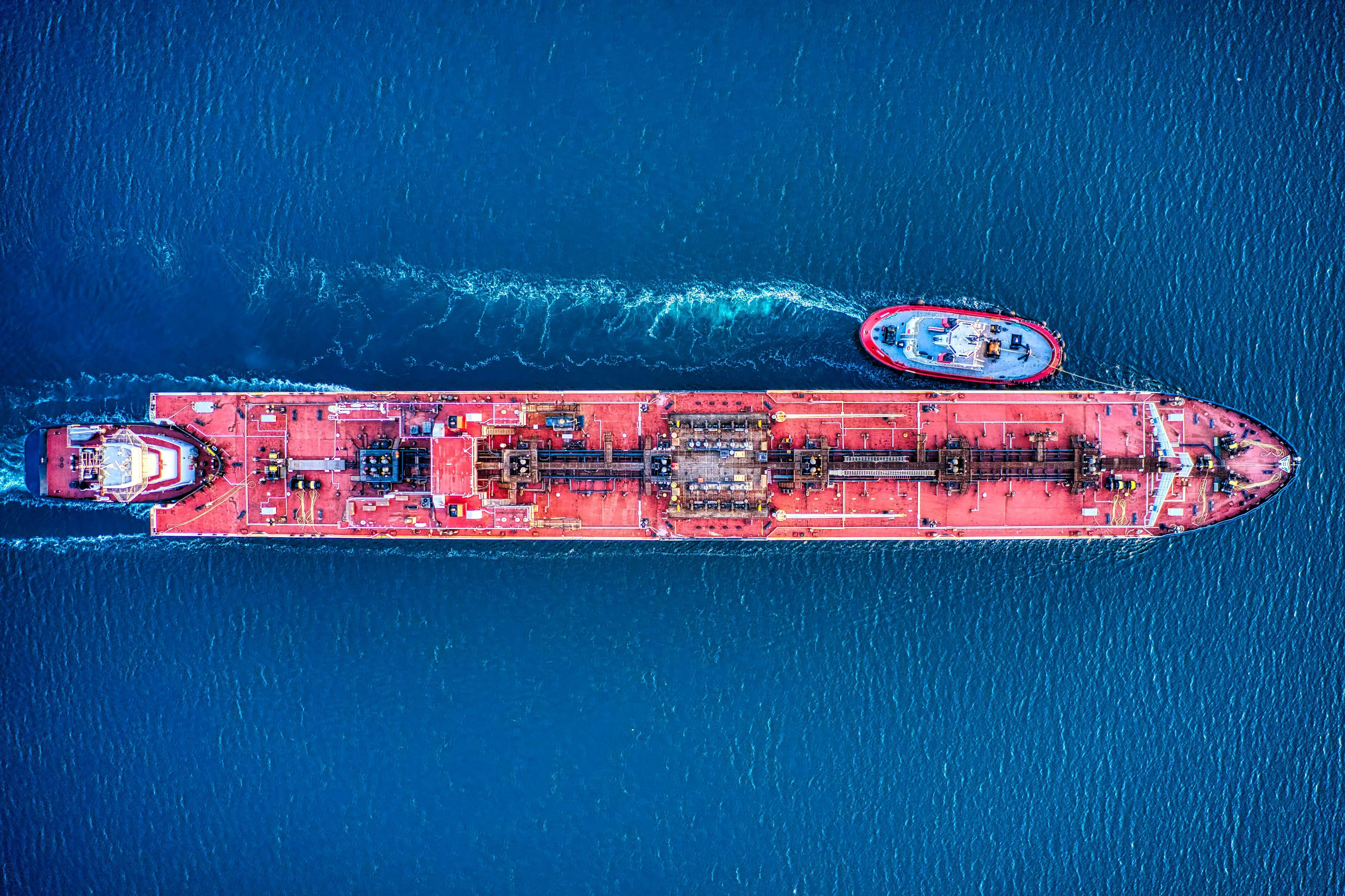 Україна призупинила експорт російської нафти: що відбувається з суднами.