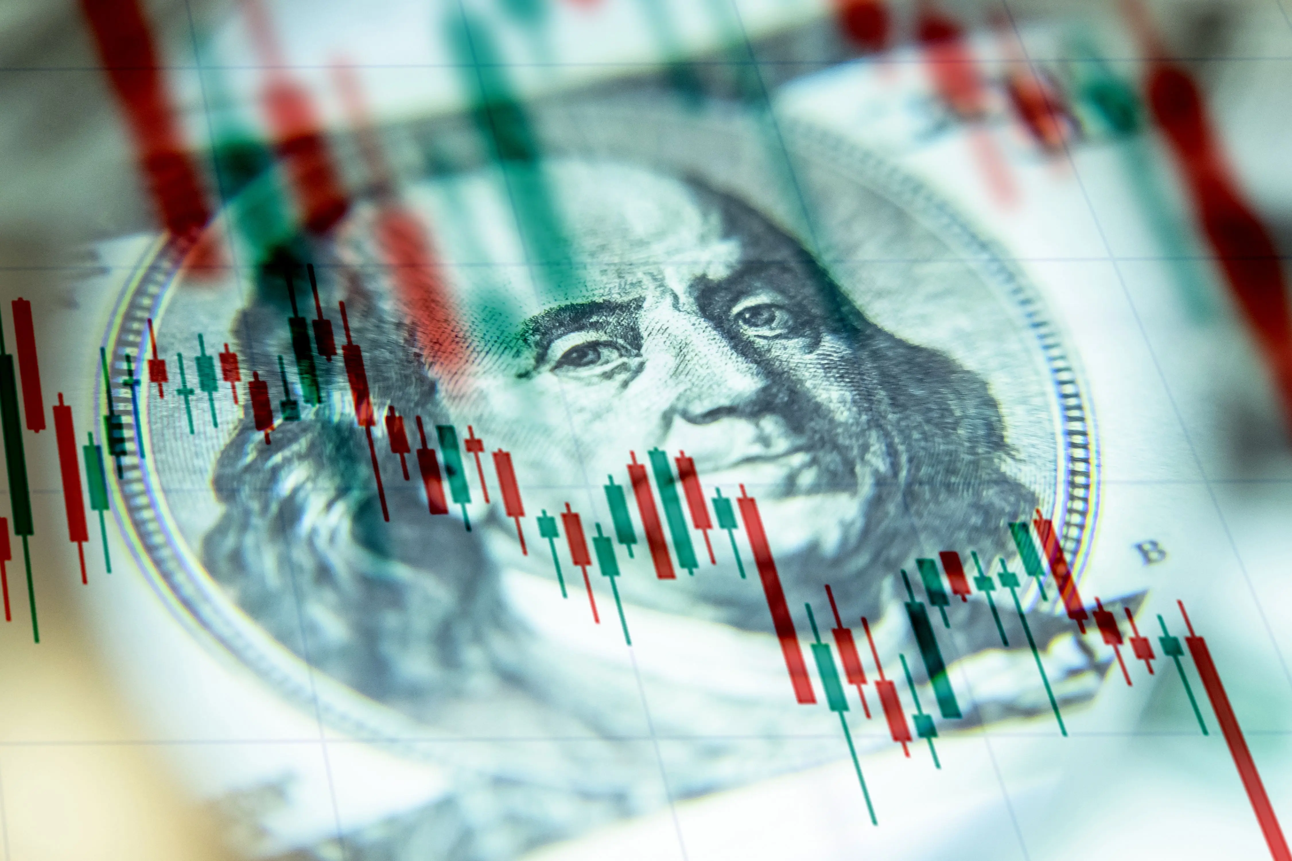 Долар знову почав знижуватися: які події розгортаються на валютному ринку