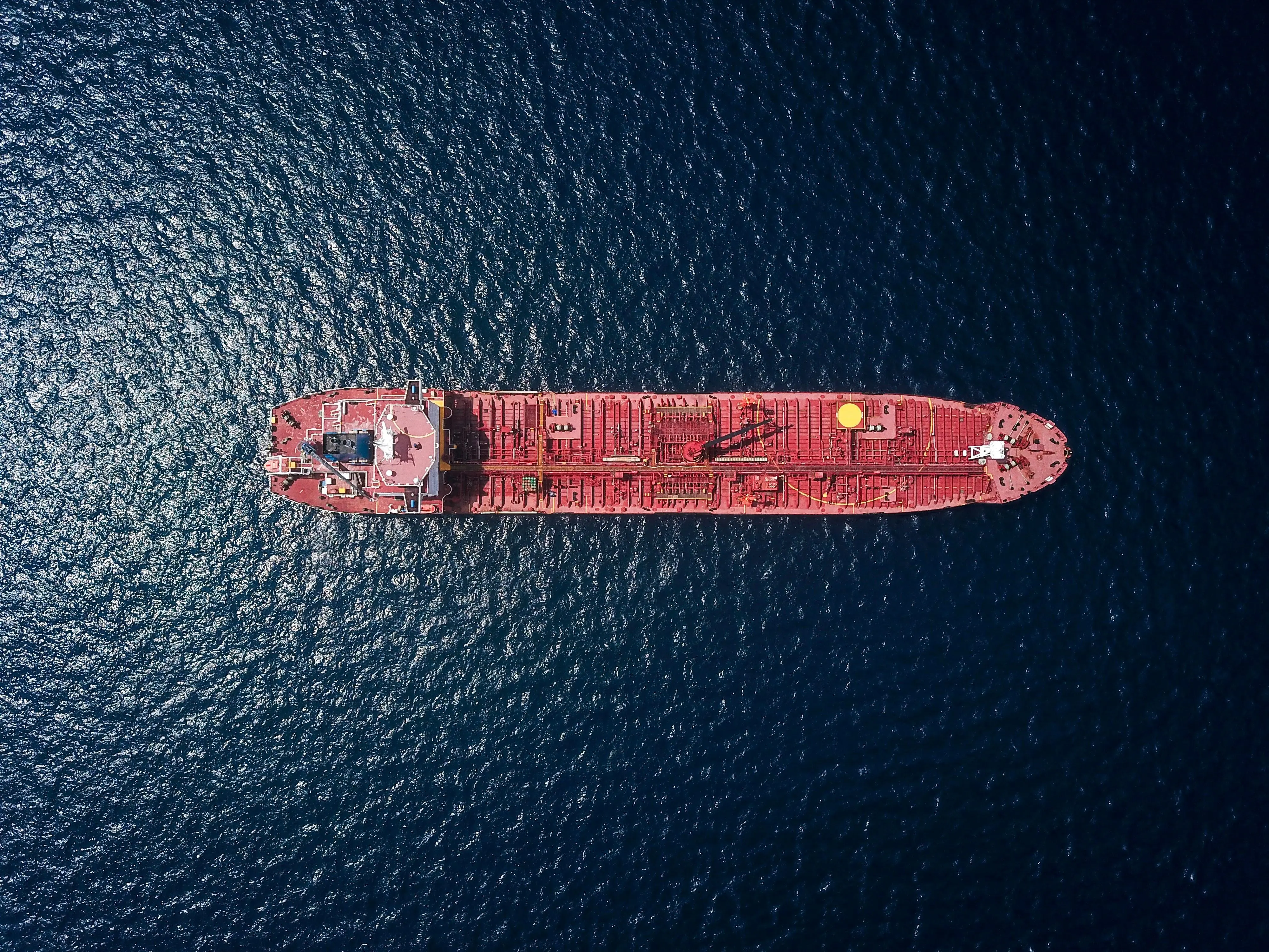 Страхові компанії збільшили страхову премію на ризик для танкерів, які транспортують російську нафту, – повідомляє Reuters.