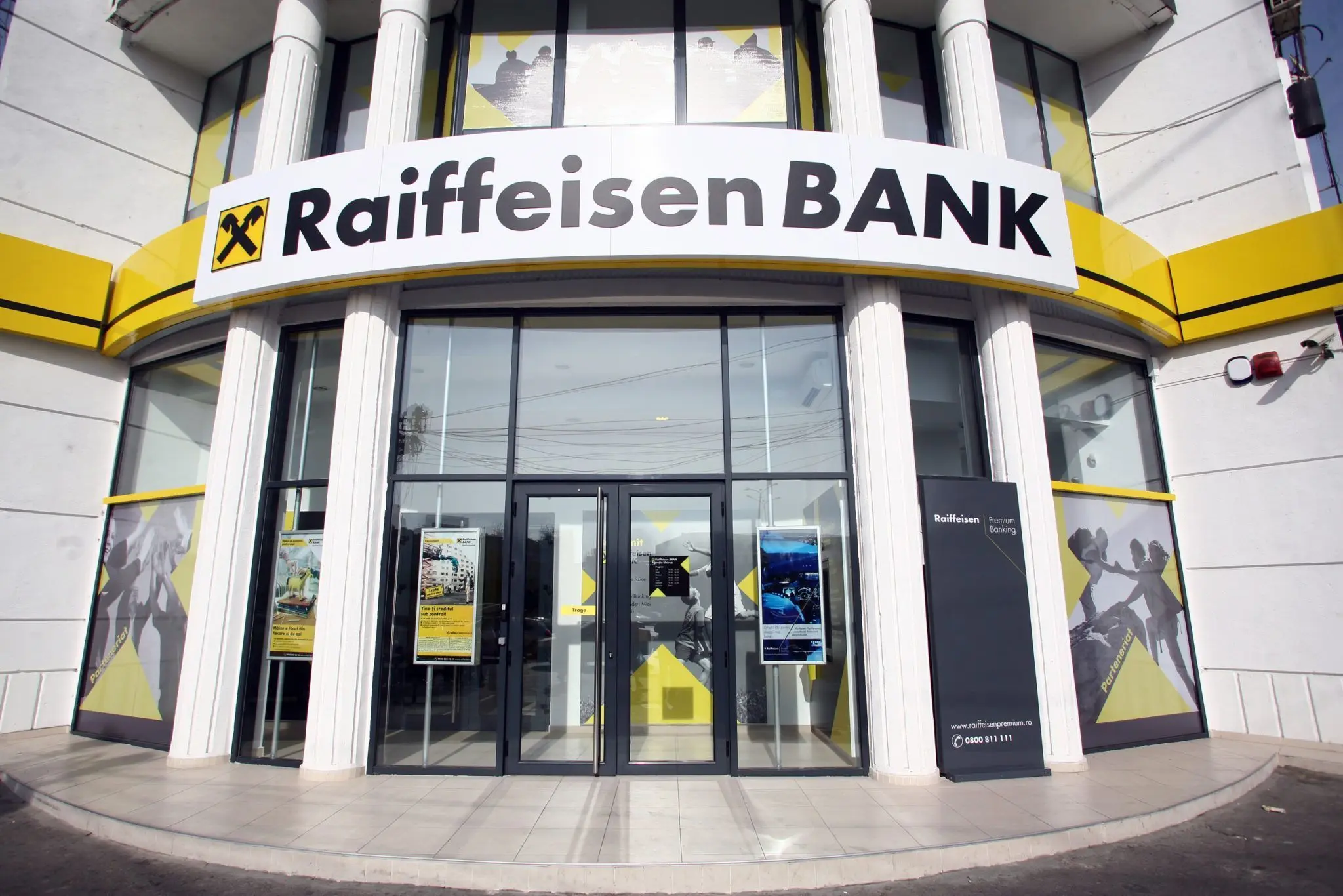 Тариф на виведення іноземної валюти з Росії в Raiffeisen Bank раптово зрос.