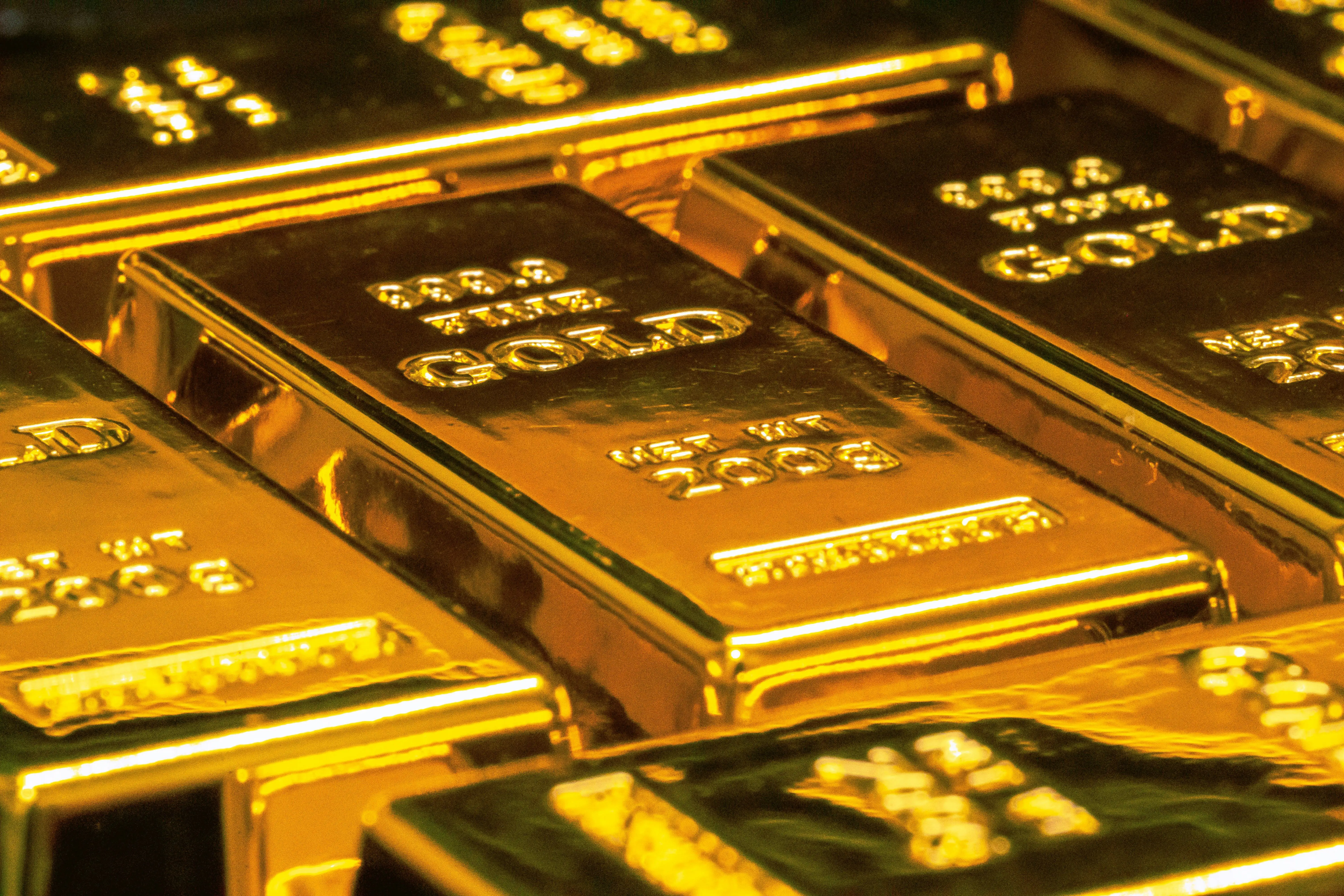 Долар збільшується, золото зменшується: що відбувається з металом.