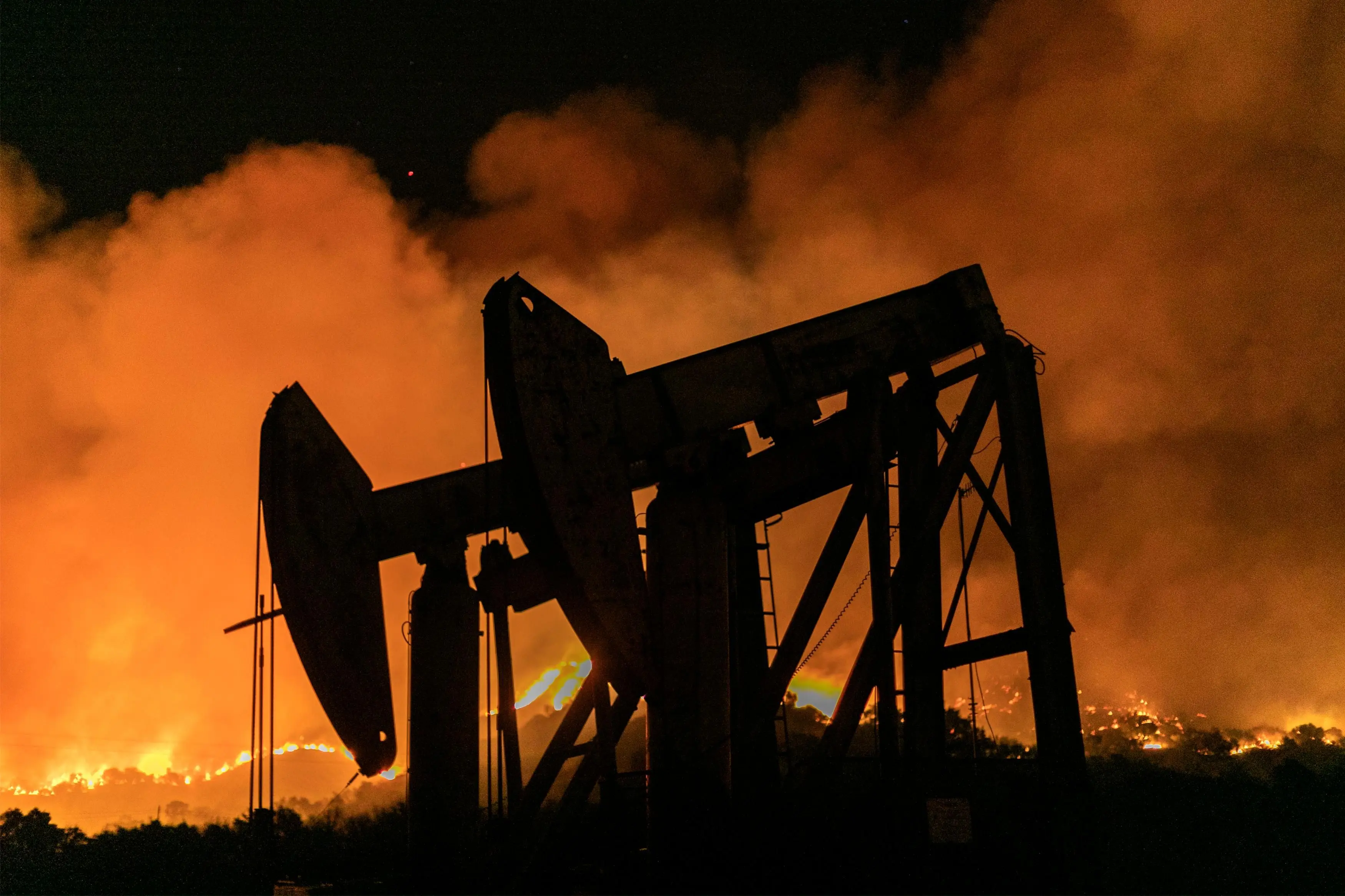 Незмінні збитки спостерігаються на ринку нафти: які чинники впливають на це.